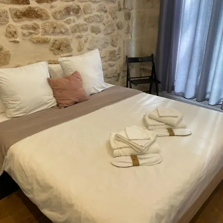 Maison Le Bac Apartment *